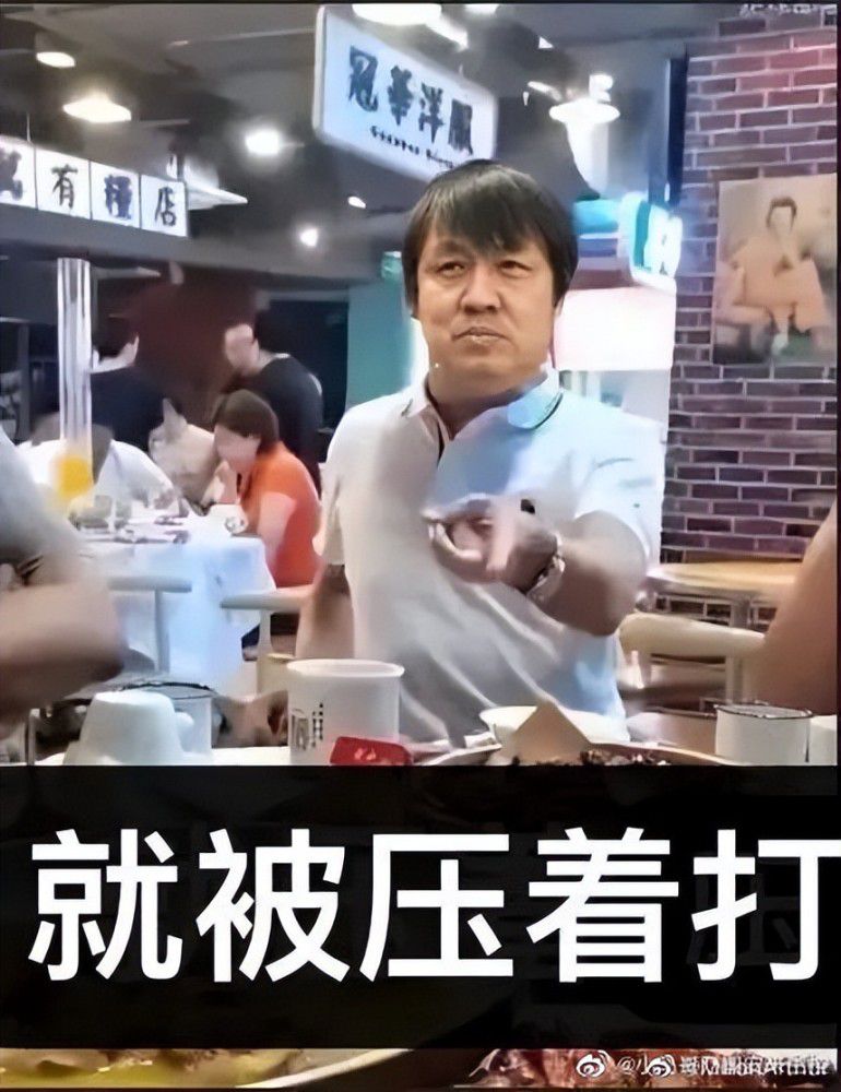 当奉行“打球就是为了赢”的自负教练，遇上一群热爱篮球但“篮球能力值为负”的球员，濒临崩溃的魏教练会有奇招延续自己的不败神话吗？他们又能否一起负负得正，在即将到来的联赛上一路高歌猛进、披荆斩棘、勇夺冠军？影片包袱密集、笑点丝滑，令首波看完影片的观众应接不暇、欢笑开怀